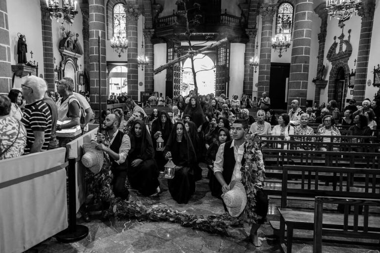 Tamaraceite ofrenda a la Virgen del Pino manteniendo vivo el legado de Jesús Arencibia